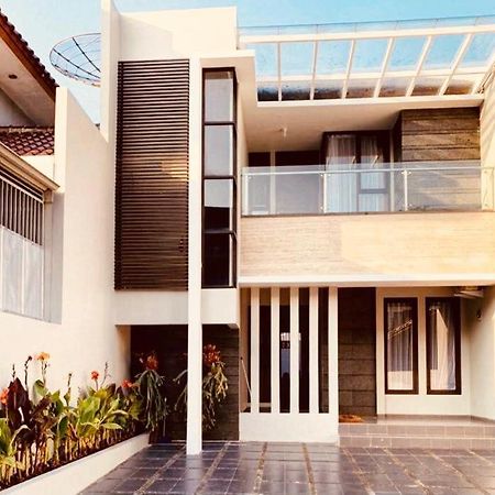 Platinum Setrasari Guest House 5Br Private Pool Bandung Exterior foto